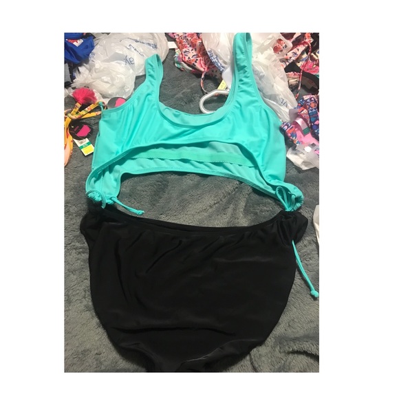 💜No boundaries 2 Piece swimsuit set - Picture 2 of 6